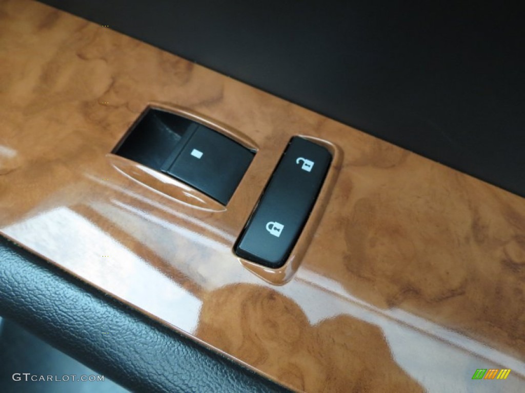 2010 Buick Enclave CX Controls Photo #79213444