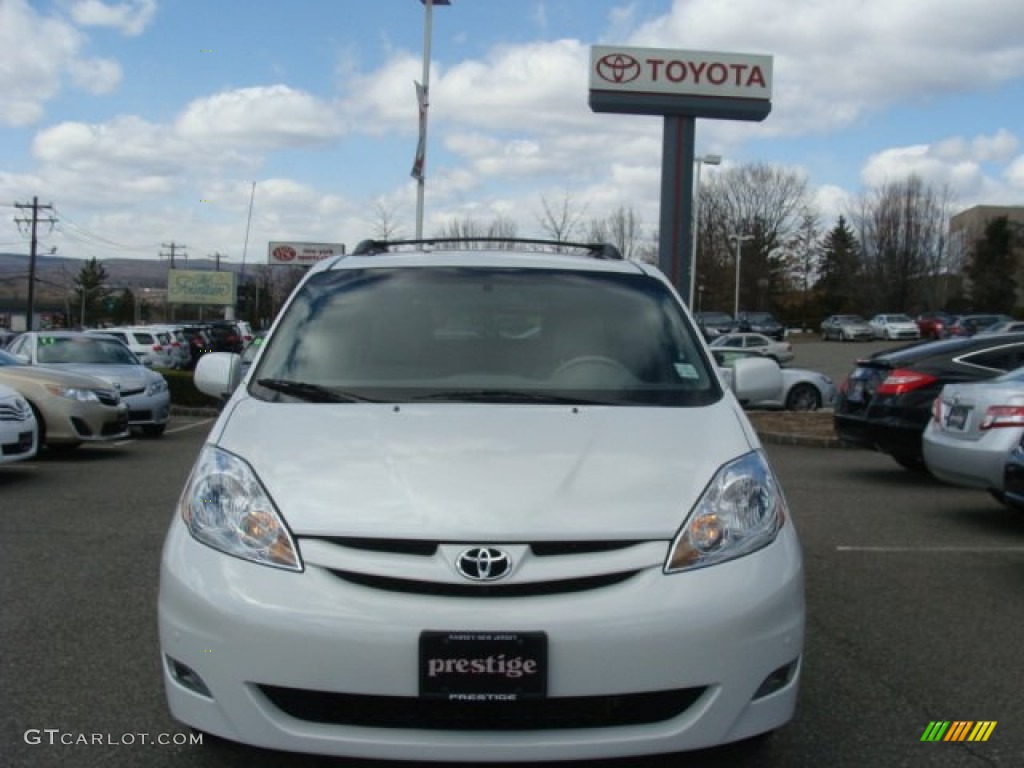 2010 Sienna XLE - Super White / Taupe photo #2