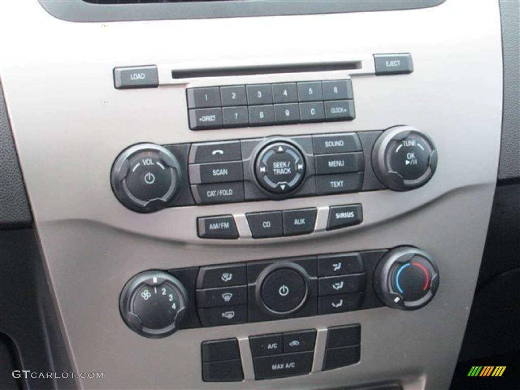 2009 Ford Focus SE Sedan Controls Photo #79223033