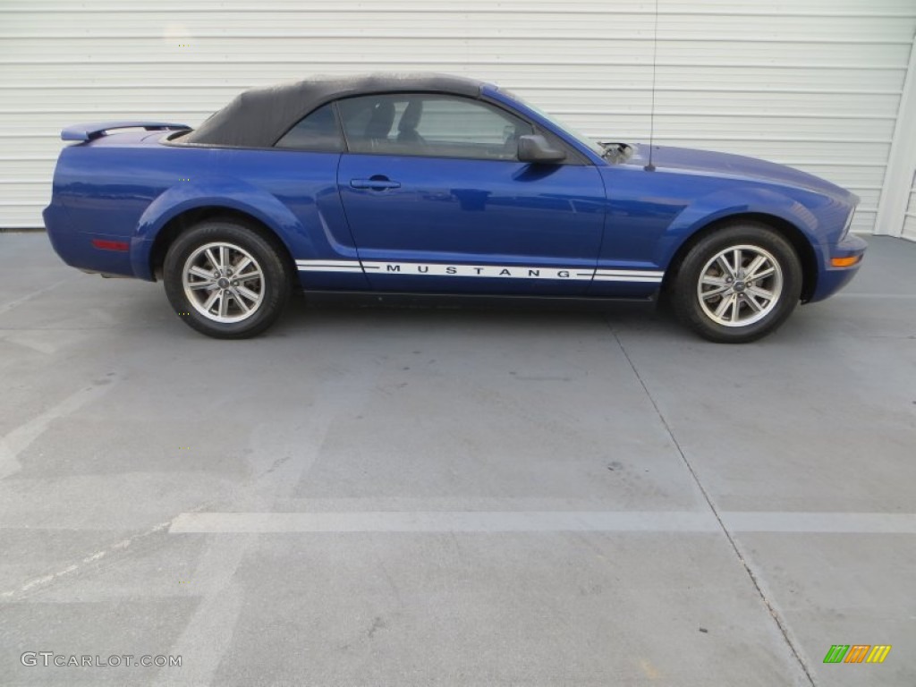 2005 Mustang V6 Premium Convertible - Sonic Blue Metallic / Dark Charcoal photo #3