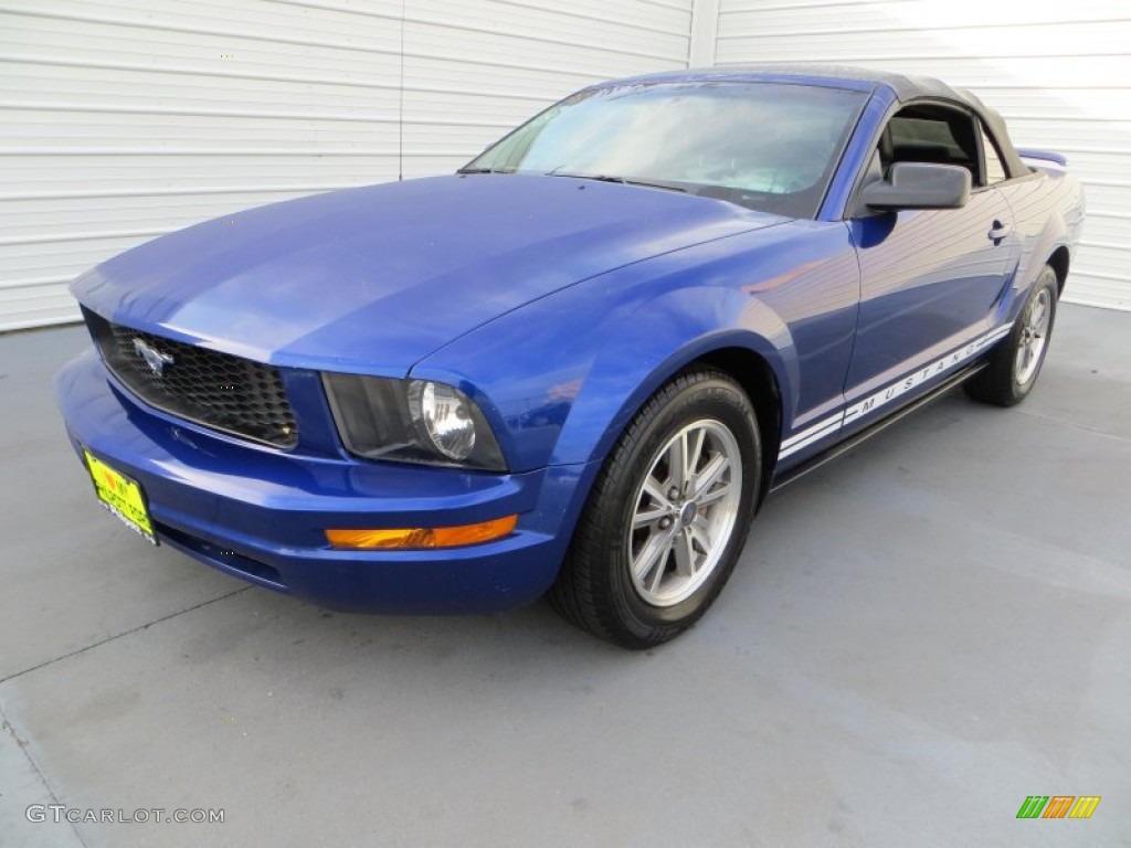 2005 Mustang V6 Premium Convertible - Sonic Blue Metallic / Dark Charcoal photo #7