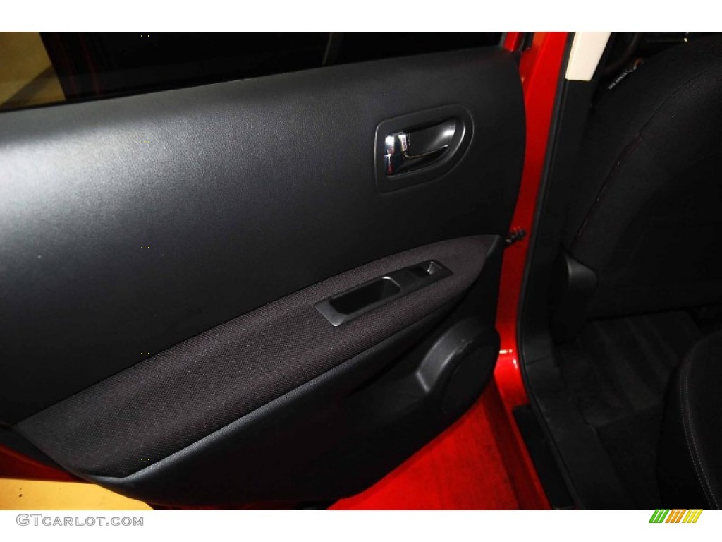 2011 Rogue SV - Cayenne Red / Black photo #13