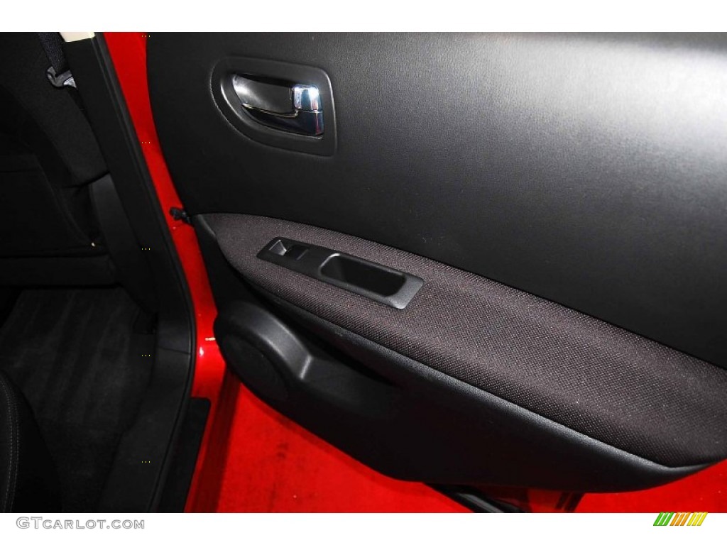 2011 Rogue SV - Cayenne Red / Black photo #16
