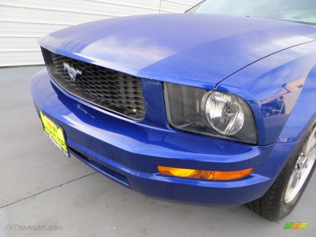 2005 Mustang V6 Premium Convertible - Sonic Blue Metallic / Dark Charcoal photo #11