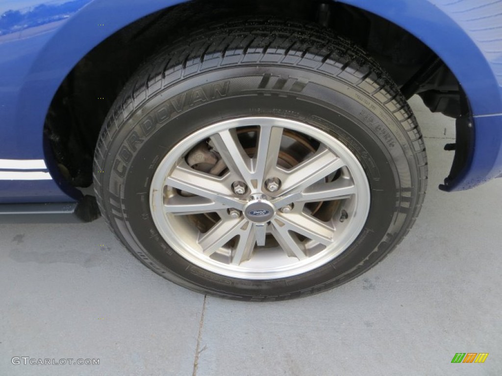 2005 Mustang V6 Premium Convertible - Sonic Blue Metallic / Dark Charcoal photo #13