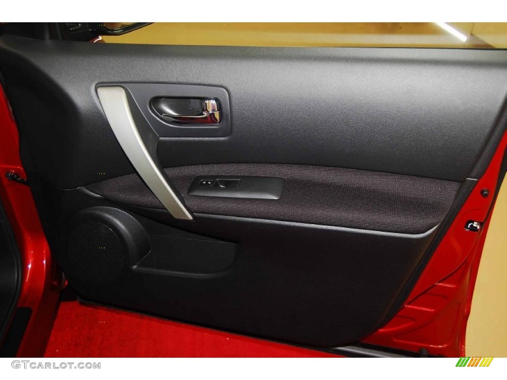 2011 Rogue SV - Cayenne Red / Black photo #18