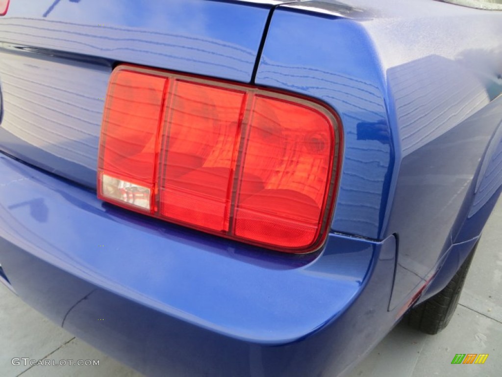2005 Mustang V6 Premium Convertible - Sonic Blue Metallic / Dark Charcoal photo #17