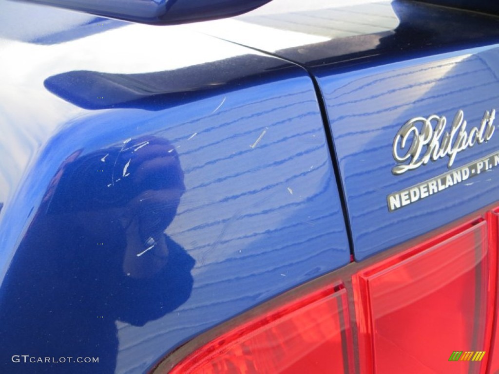 2005 Mustang V6 Premium Convertible - Sonic Blue Metallic / Dark Charcoal photo #20