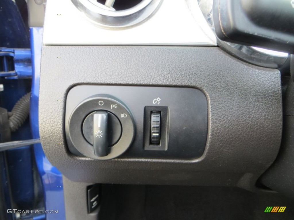 2005 Ford Mustang V6 Premium Convertible Controls Photo #79223863