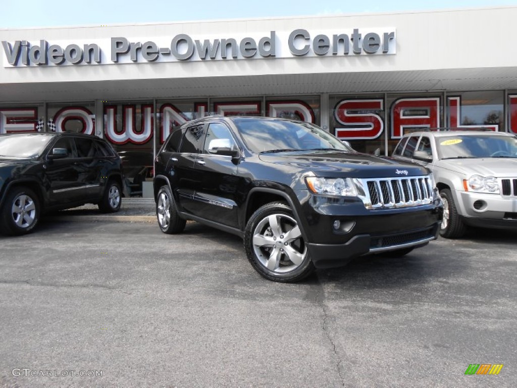 Brilliant Black Crystal Pearl Jeep Grand Cherokee