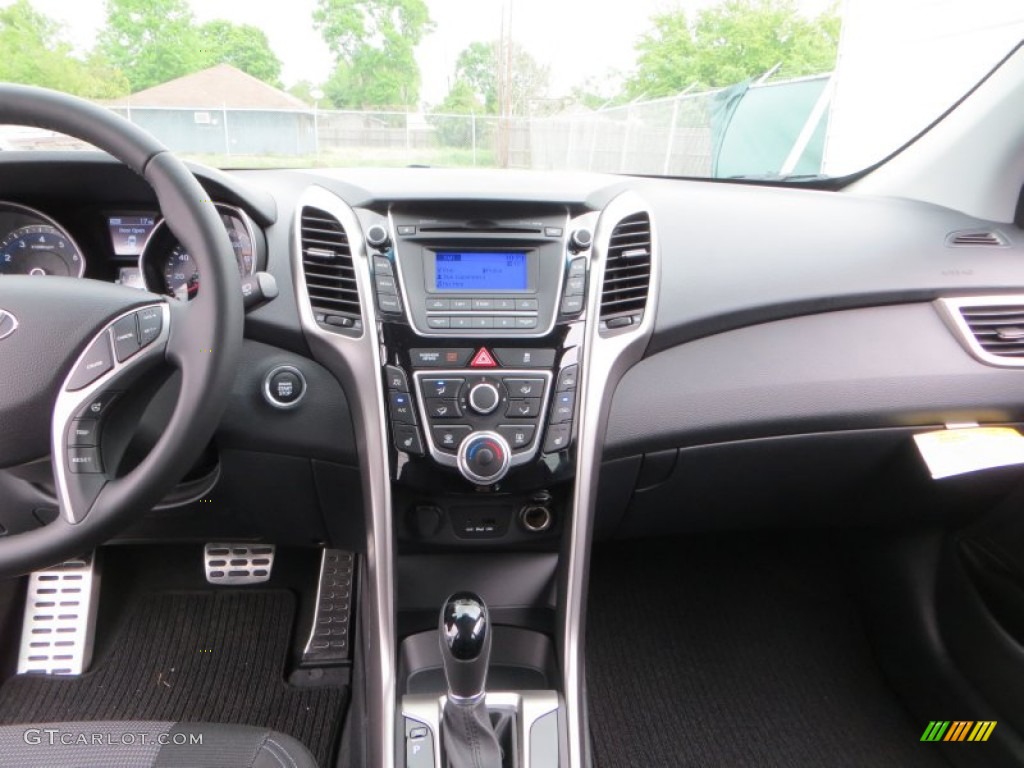 2013 Elantra GT - Monaco White / Black photo #25