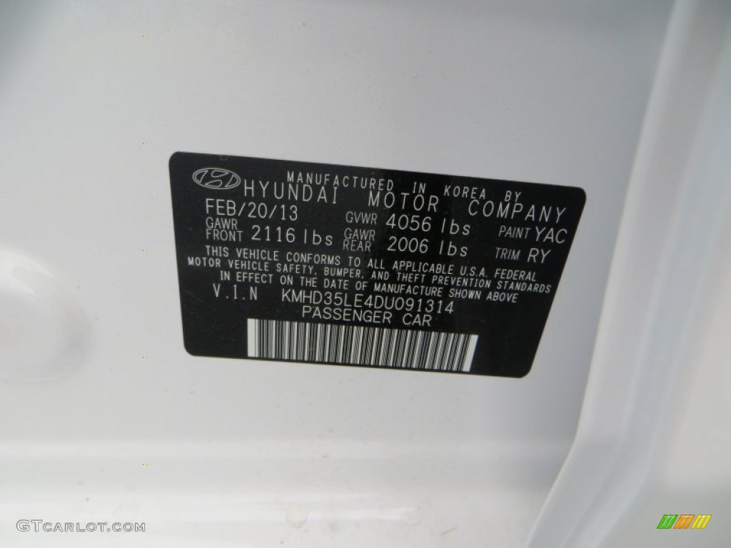 2013 Elantra GT - Monaco White / Black photo #34