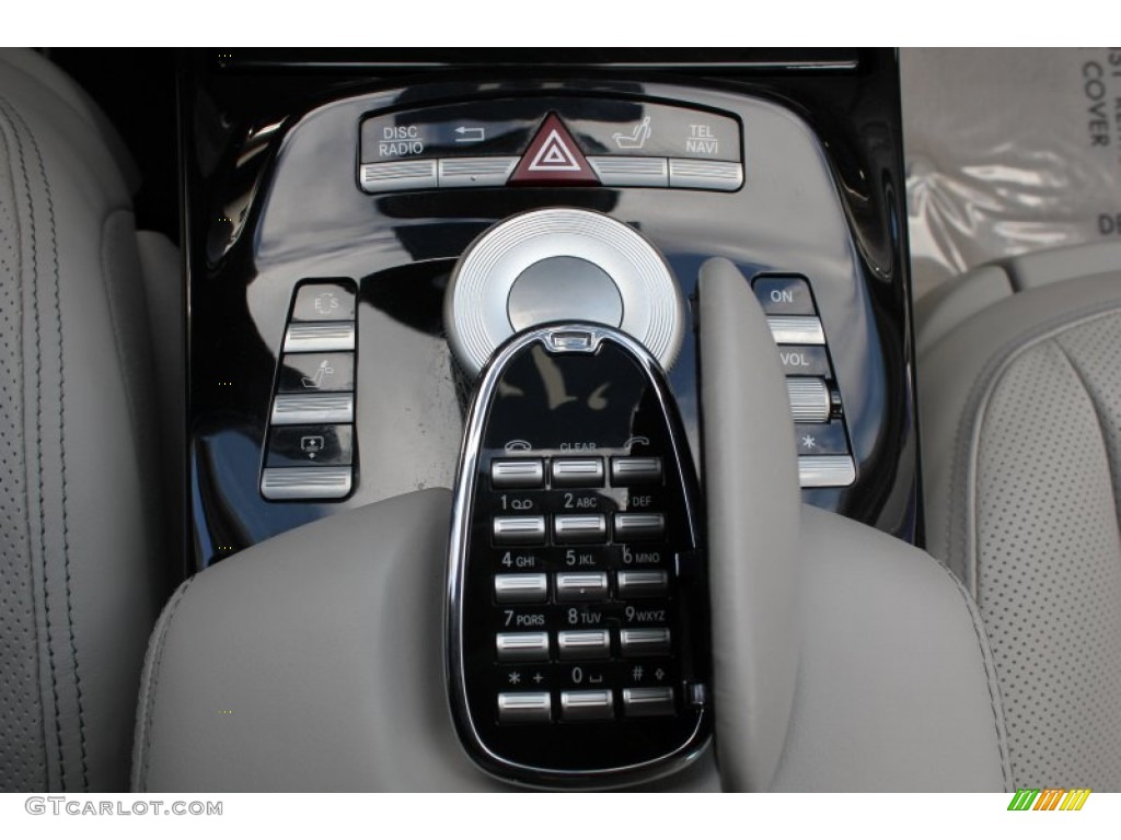 2011 Mercedes-Benz S 550 4Matic Sedan Controls Photo #79228273