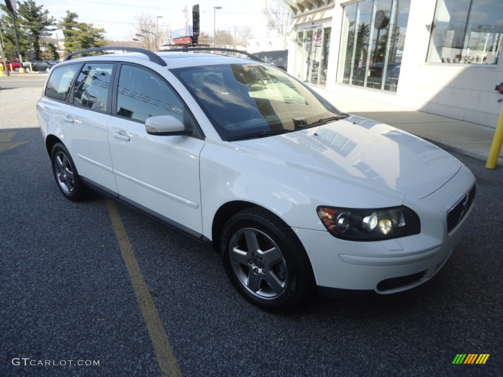 2005 V50 T5 AWD - Ice White / Off-Black photo #3