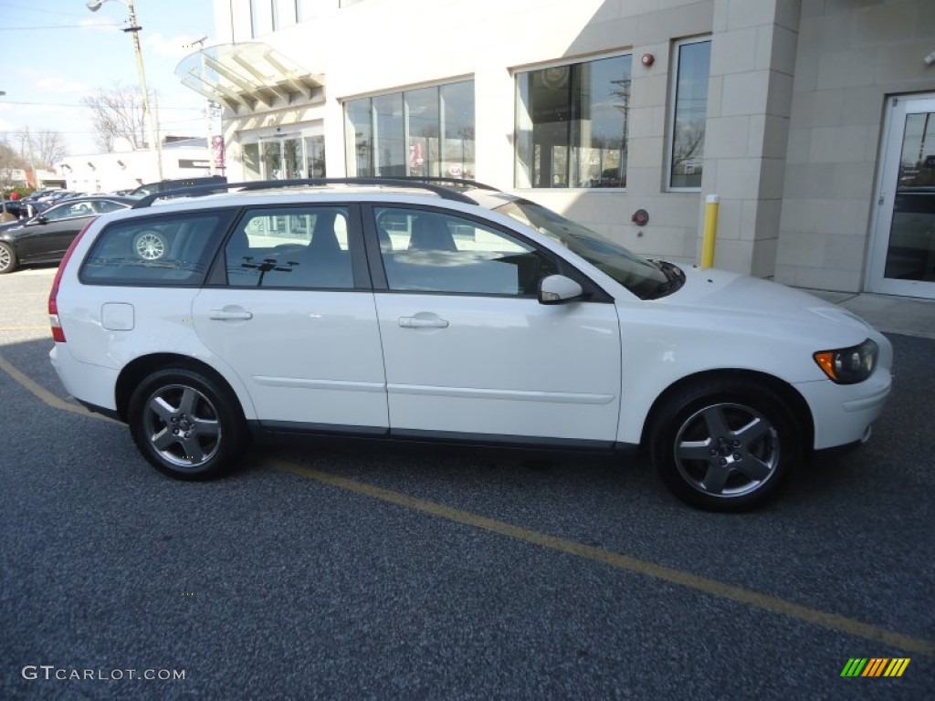2005 V50 T5 AWD - Ice White / Off-Black photo #4