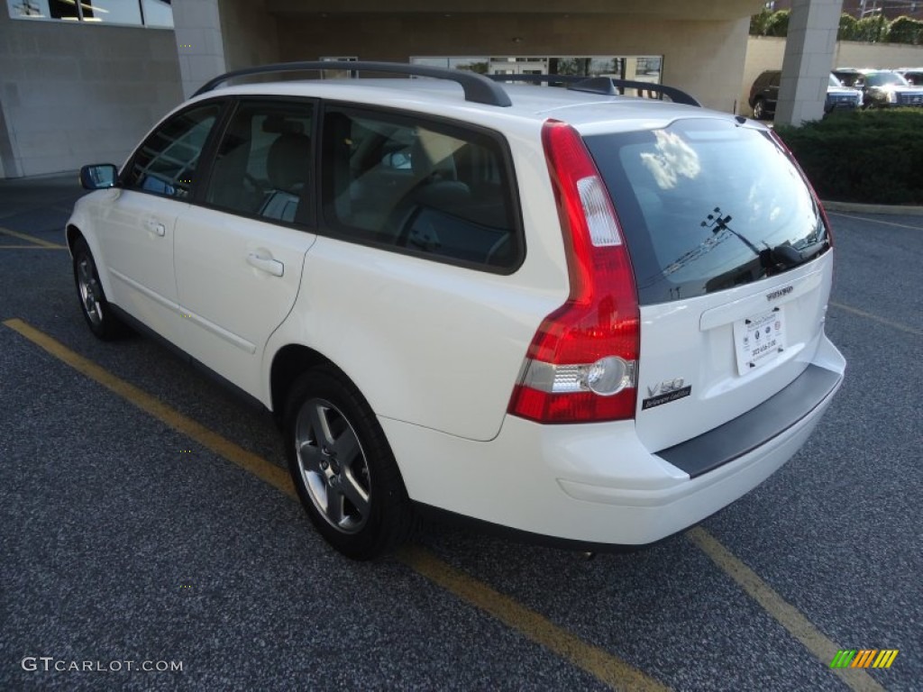 2005 V50 T5 AWD - Ice White / Off-Black photo #7