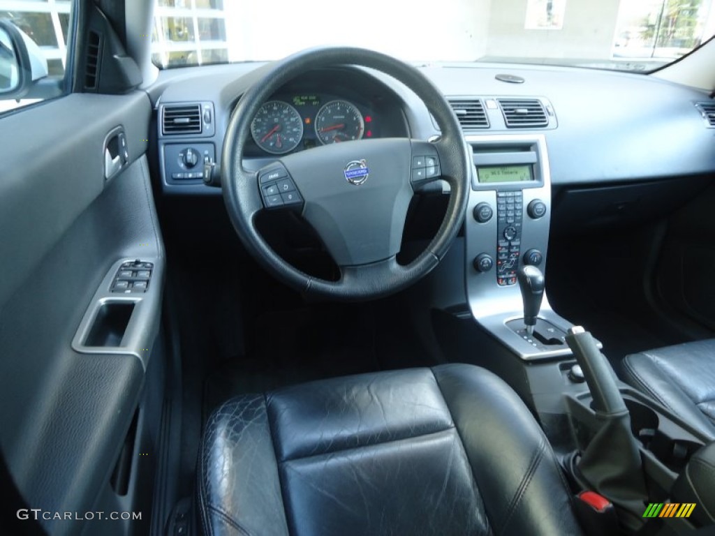 2005 V50 T5 AWD - Ice White / Off-Black photo #10