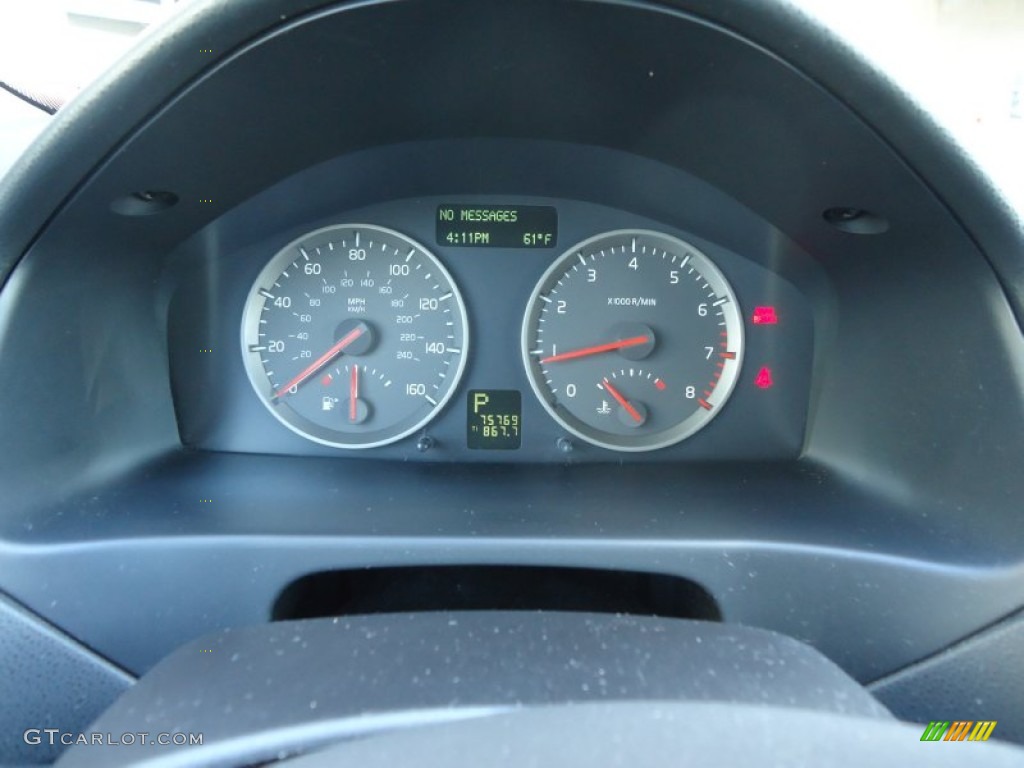 2005 V50 T5 AWD - Ice White / Off-Black photo #23
