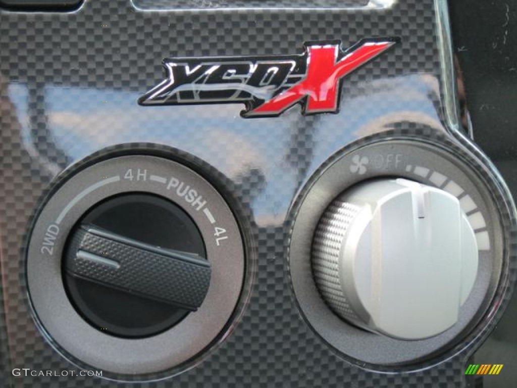 2013 Toyota Tundra XSP-X Double Cab 4x4 Marks and Logos Photos