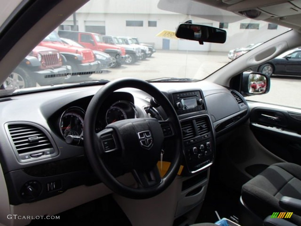 2013 Grand Caravan SE - Stone White / Black/Light Graystone photo #10