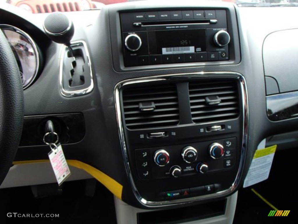 2013 Grand Caravan SE - Stone White / Black/Light Graystone photo #16