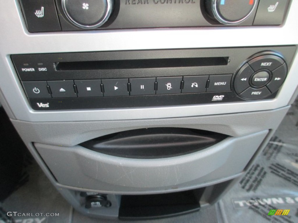 2010 Chrysler Town & Country Touring Controls Photo #79234681