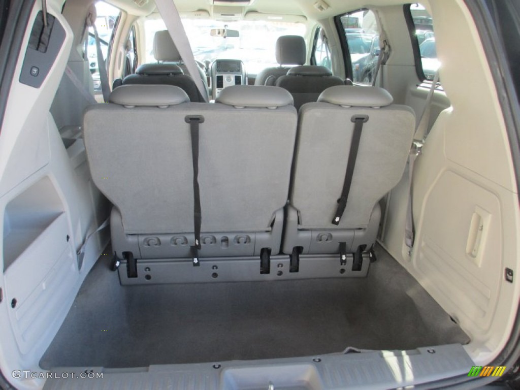 2010 Chrysler Town & Country Touring Trunk Photo #79234901