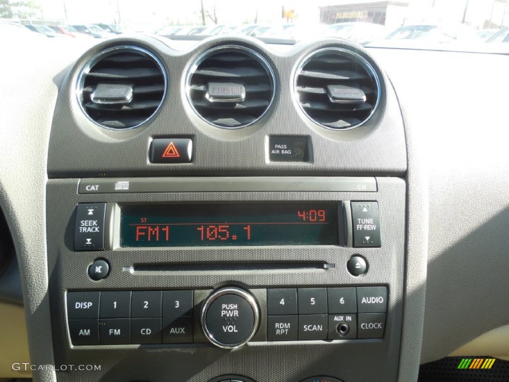 2010 Nissan Altima 2.5 S Controls Photo #79235575