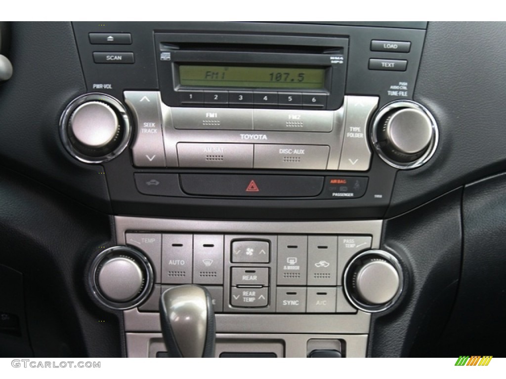 2010 Toyota Highlander SE 4WD Controls Photos