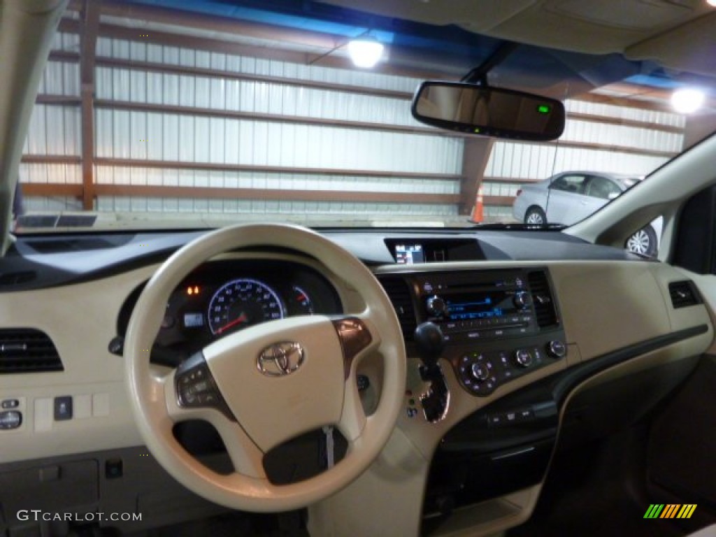 2011 Sienna LE - Cypress Green Pearl / Light Gray photo #6