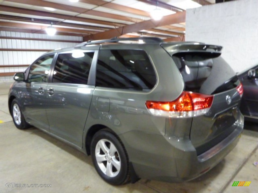 2011 Sienna LE - Cypress Green Pearl / Light Gray photo #12