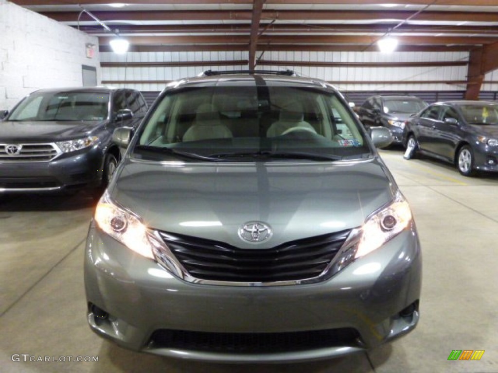 2011 Sienna LE - Cypress Green Pearl / Light Gray photo #13