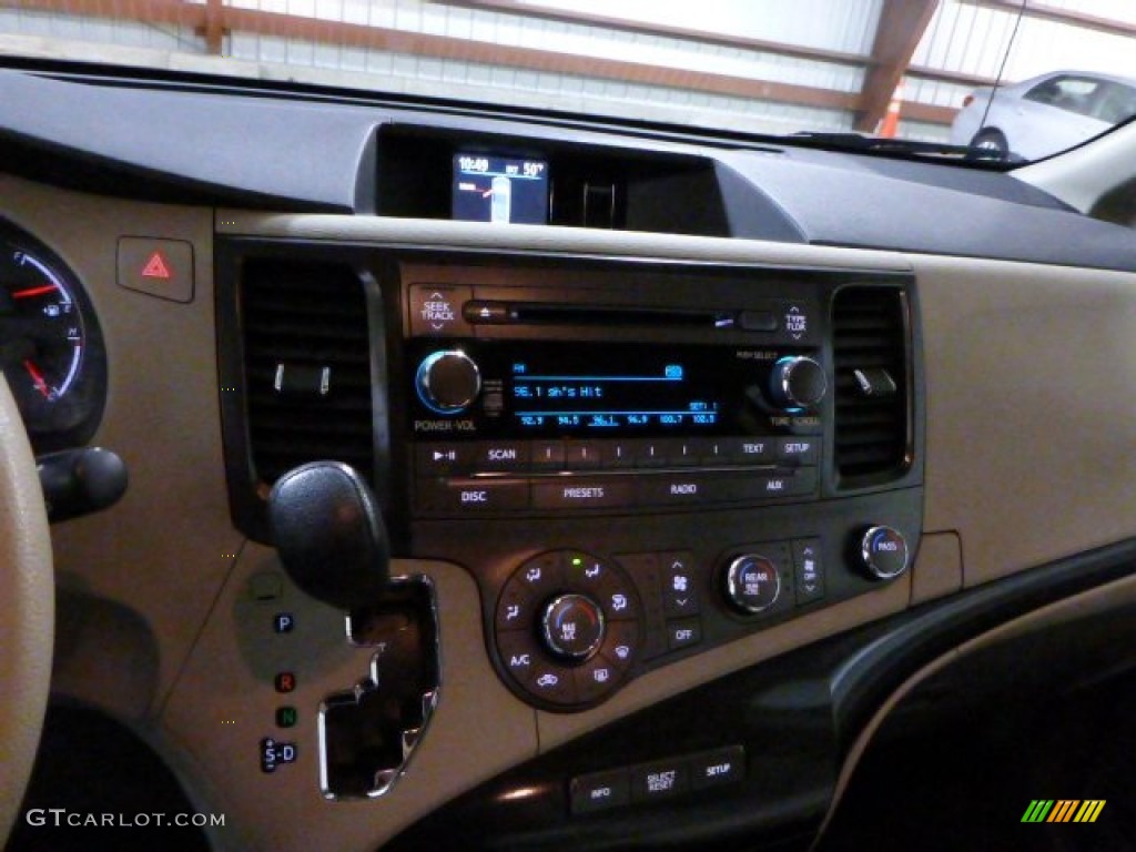 2011 Sienna LE - Cypress Green Pearl / Light Gray photo #19
