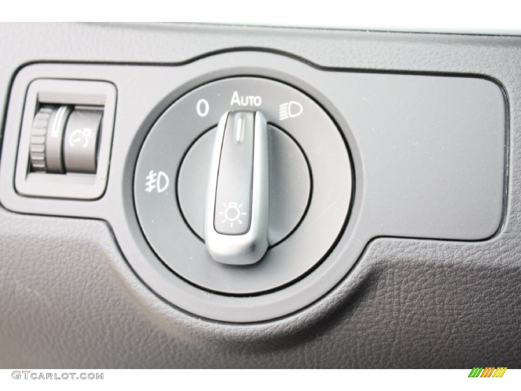 2013 Volkswagen CC R-Line Controls Photo #79238596