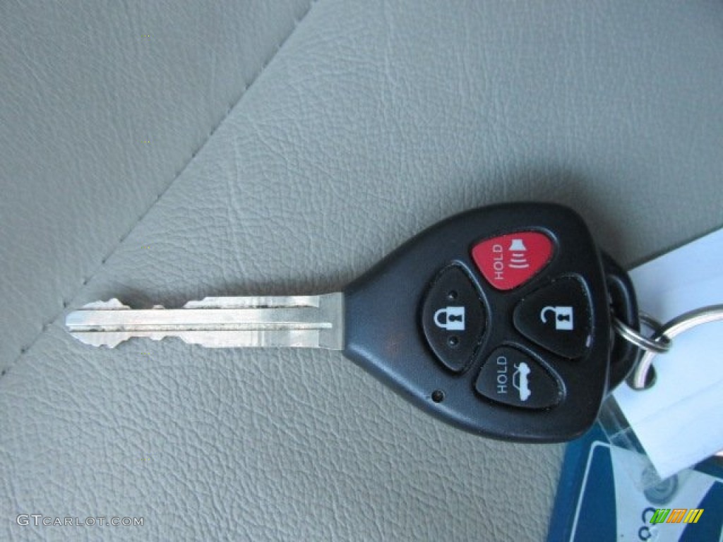 2009 Toyota Camry XLE Keys Photos