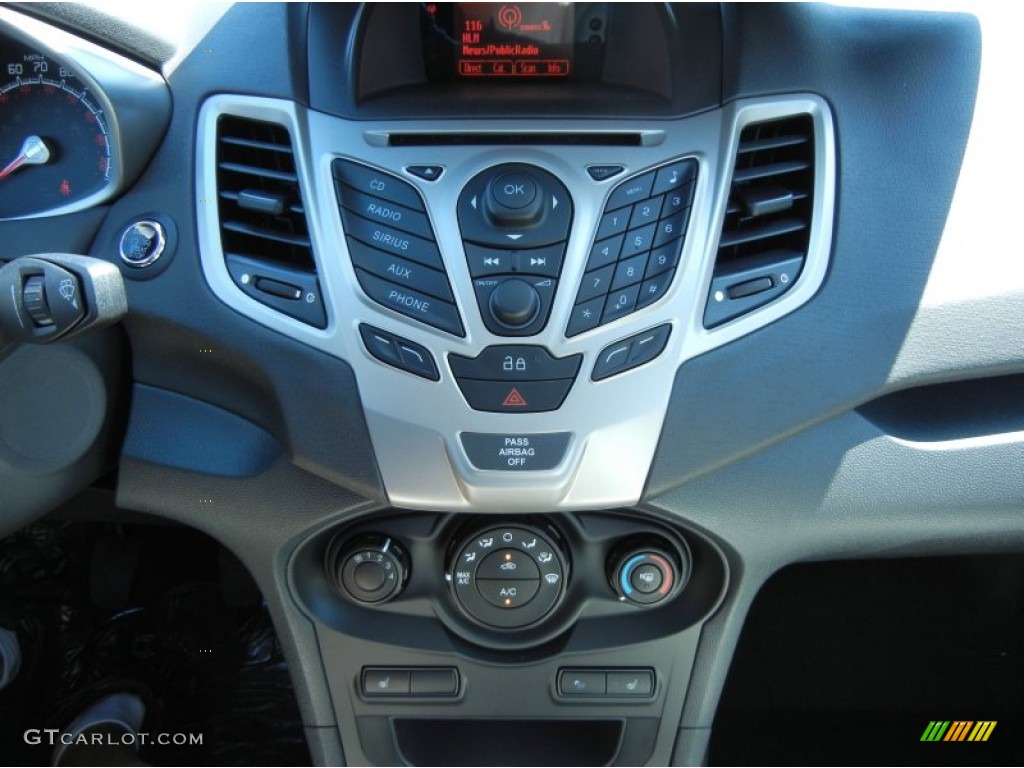 2013 Ford Fiesta Titanium Sedan Controls Photo #79241563