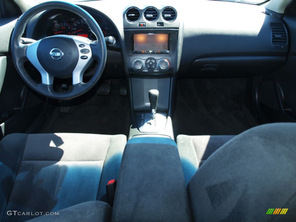 2009 Nissan Altima 2.5 S Dashboard Photos