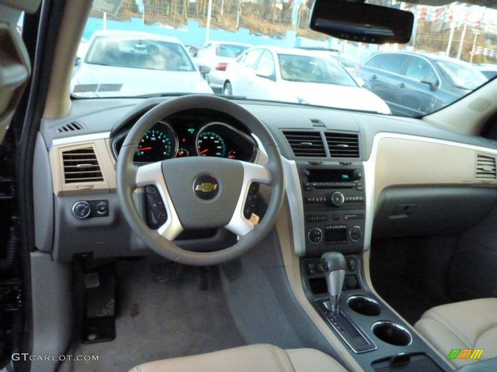2012 Chevrolet Traverse LT Dashboard Photos