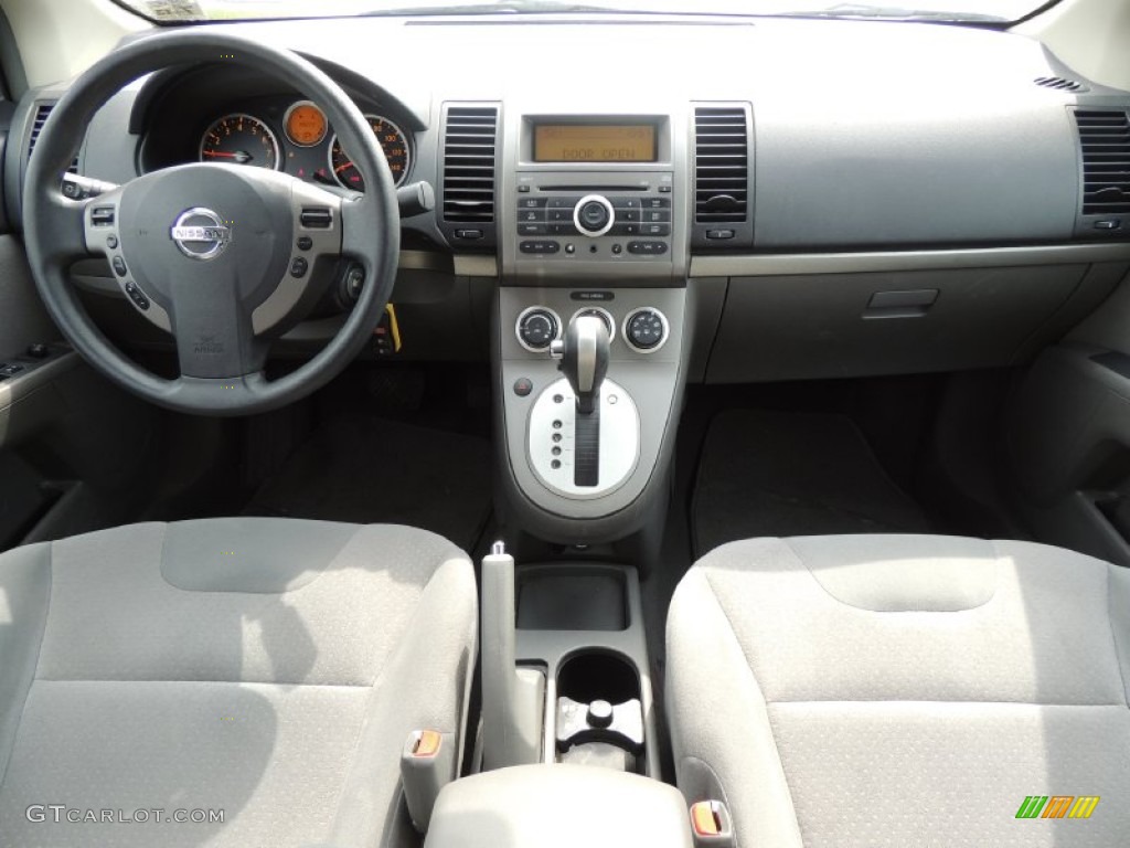 2009 Nissan Sentra 2.0 S Dashboard Photos