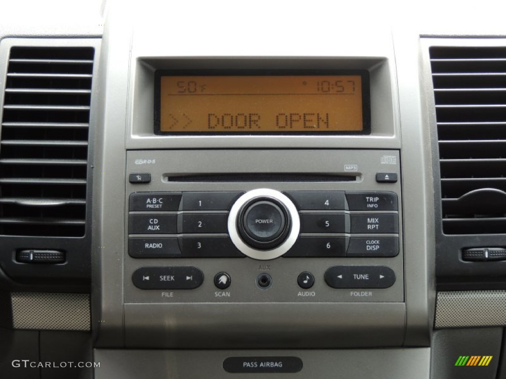 2009 Nissan Sentra 2.0 S Controls Photos