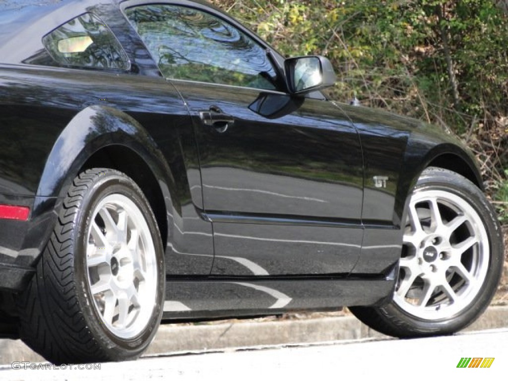 2007 Mustang GT Deluxe Coupe - Black / Dark Charcoal photo #14