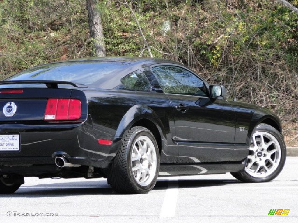 2007 Mustang GT Deluxe Coupe - Black / Dark Charcoal photo #41