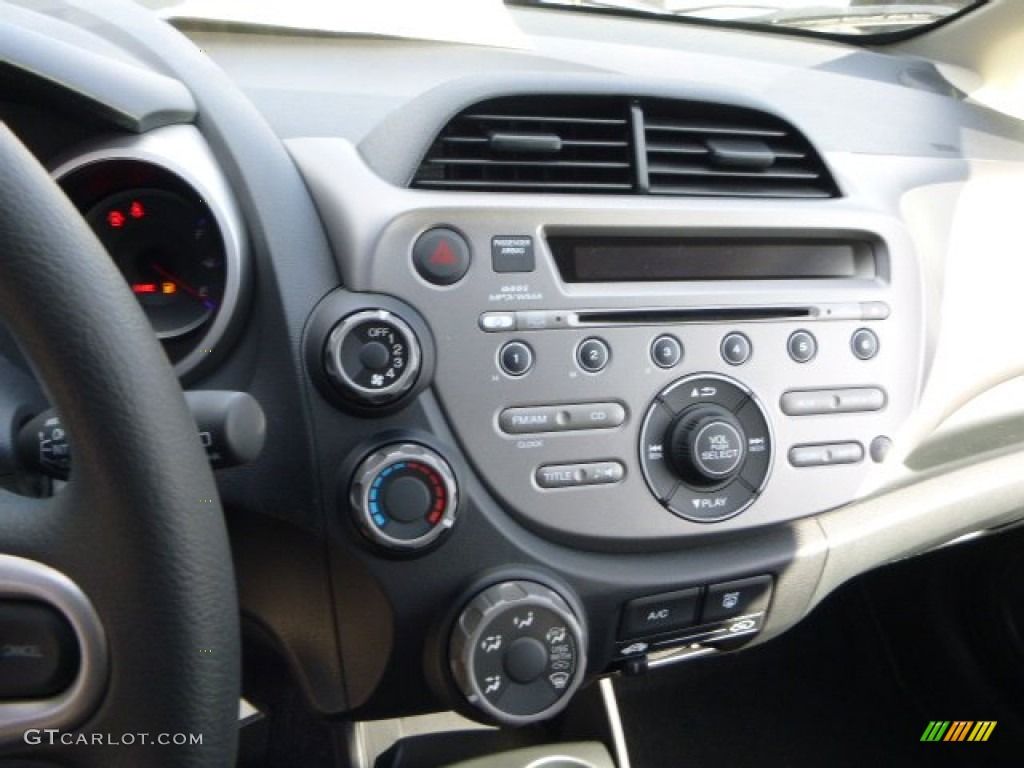 2013 Honda Fit Standard Fit Model Controls Photo #79258064