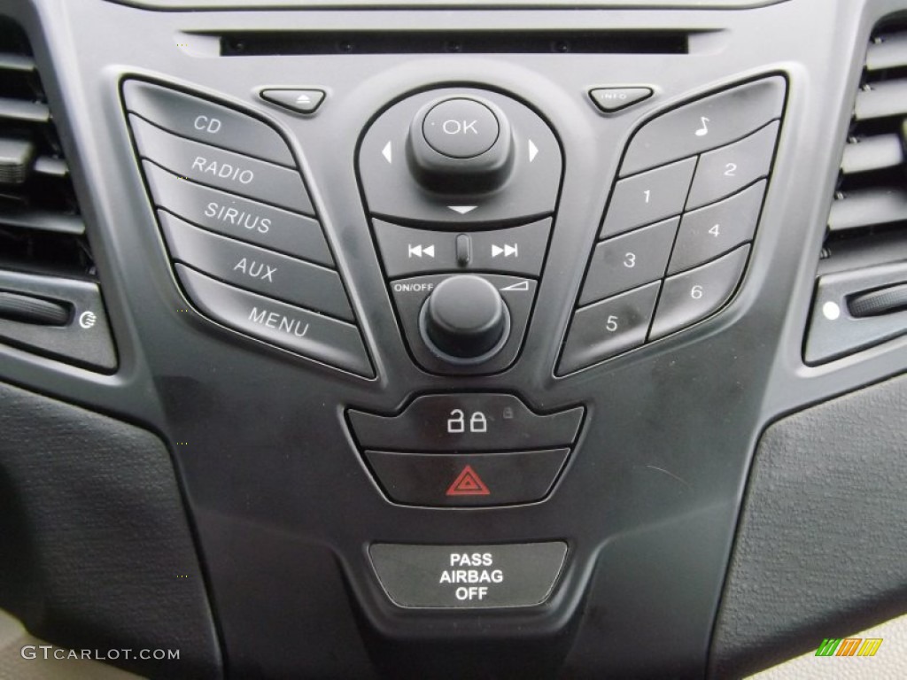 2013 Fiesta S Sedan - Oxford White / Charcoal Black/Light Stone photo #12