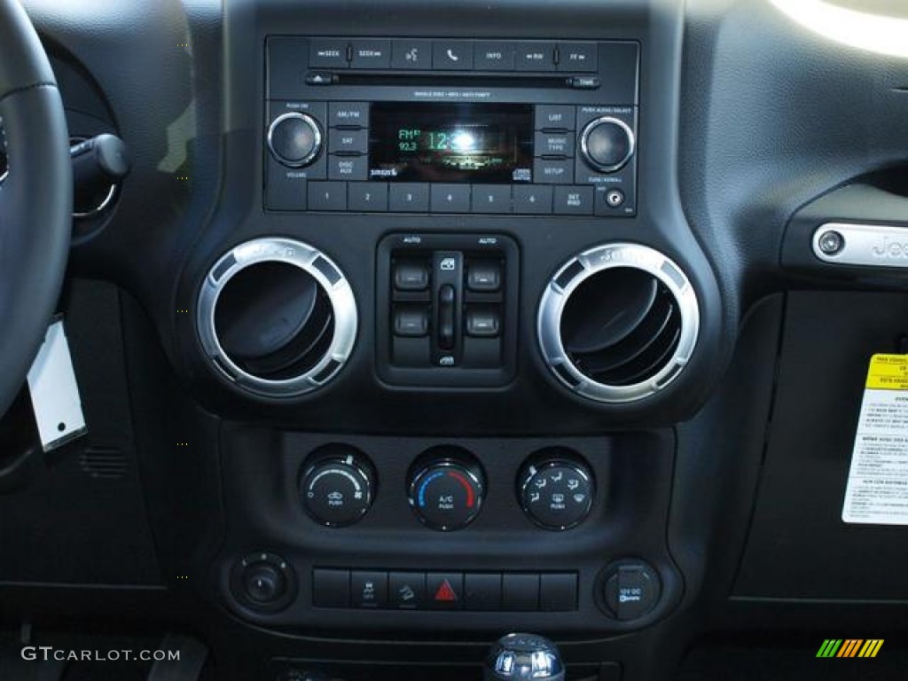 2013 Jeep Wrangler Unlimited Oscar Mike Freedom Edition 4x4 Controls Photos