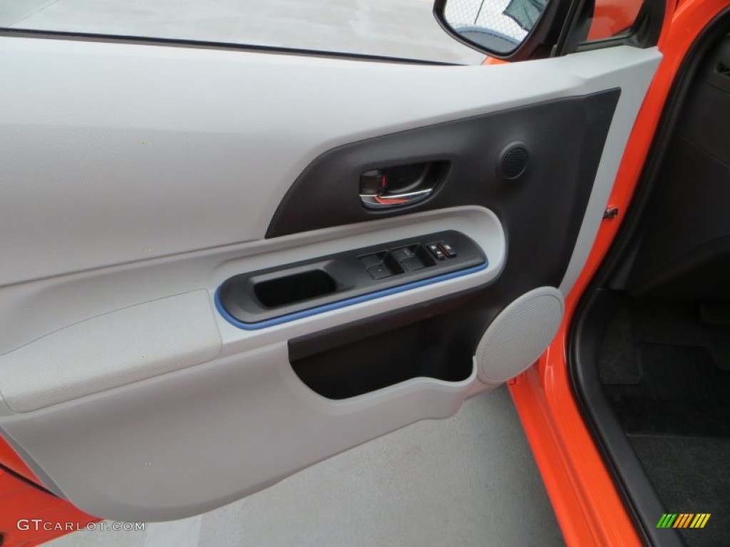 2013 Toyota Prius c Hybrid Two Door Panel Photos