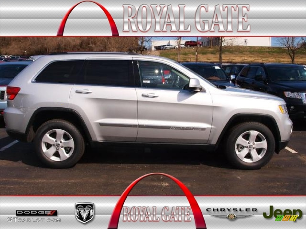 Bright Silver Metallic Jeep Grand Cherokee