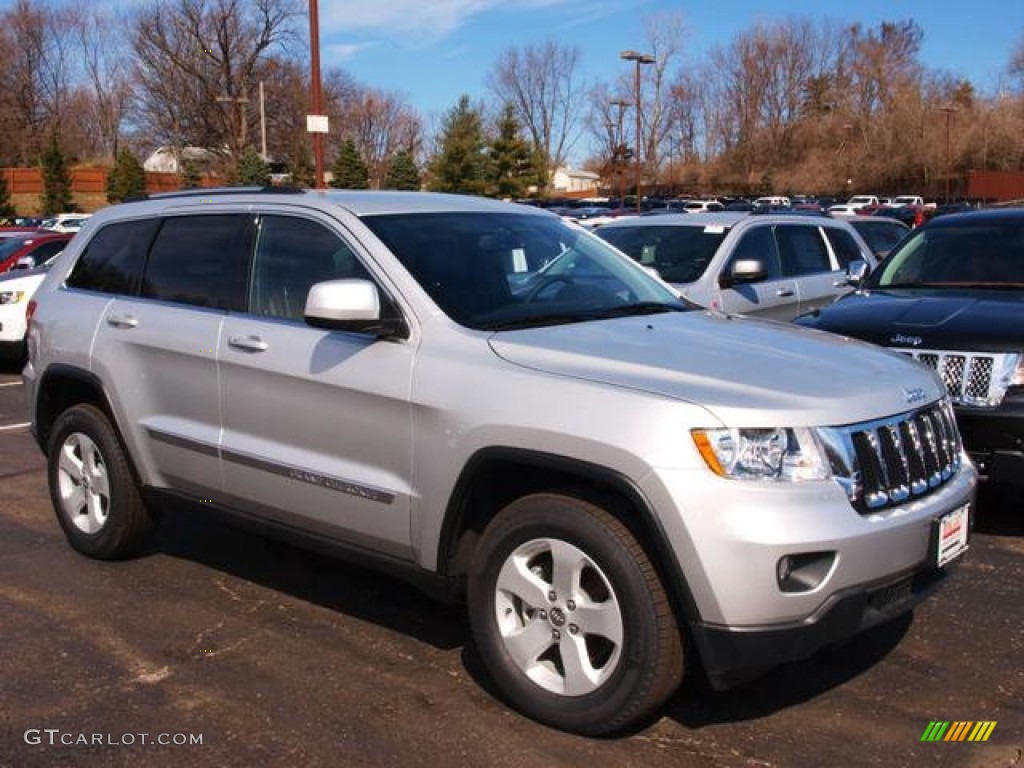 2013 Grand Cherokee Laredo X Package 4x4 - Bright Silver Metallic / Black photo #2