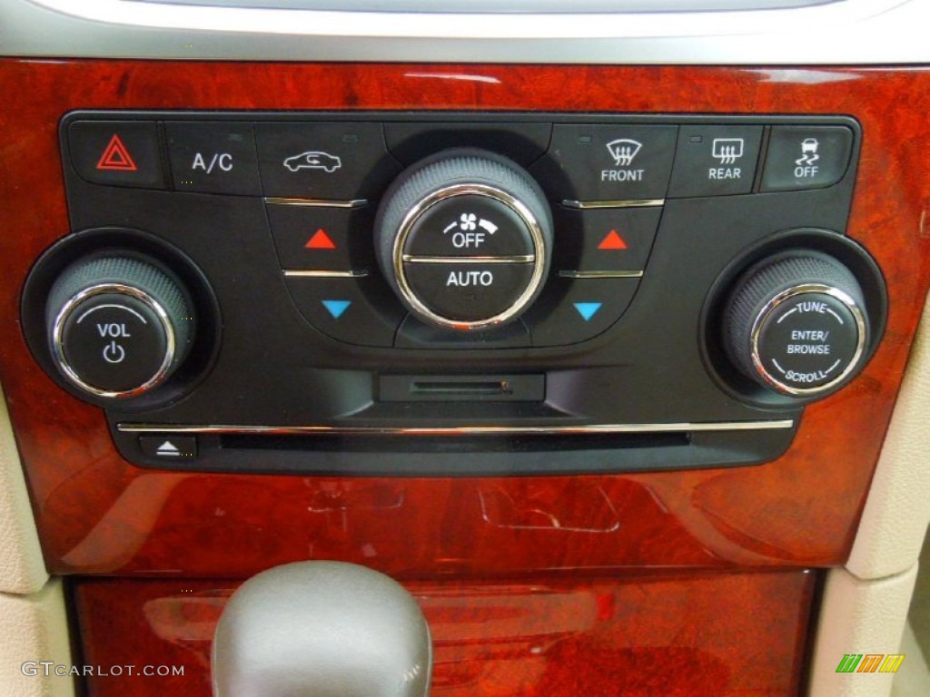 2011 Chrysler 300 C Hemi AWD Controls Photo #79269064