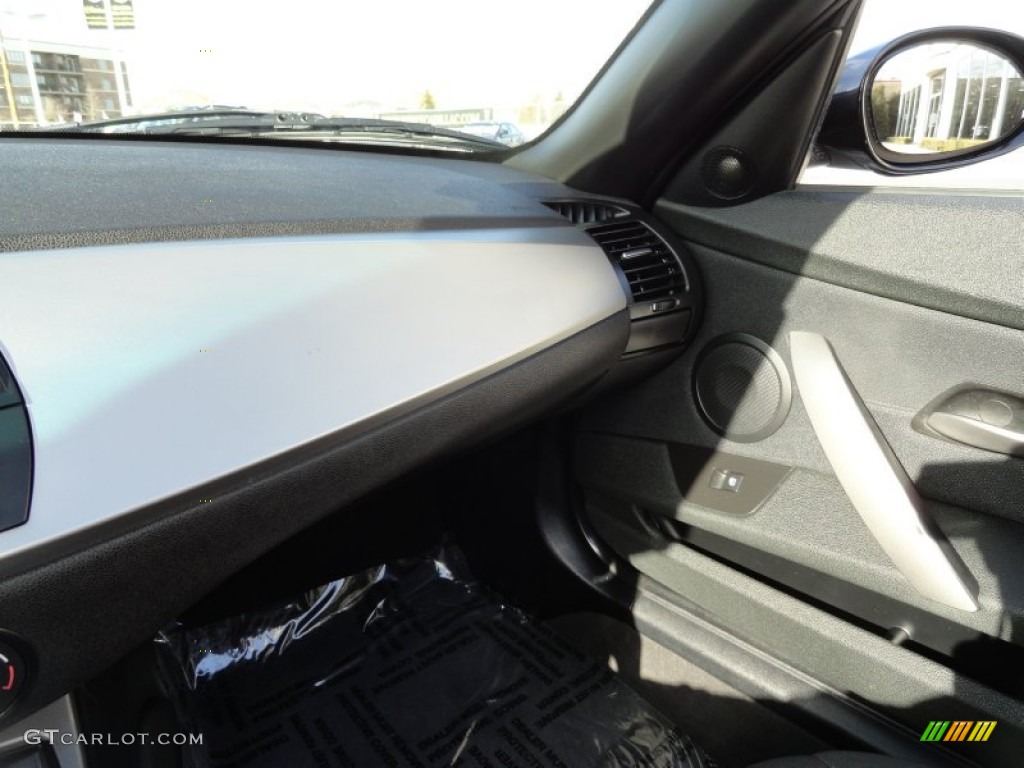 2006 Z4 3.0i Roadster - Black Sapphire Metallic / Black photo #18